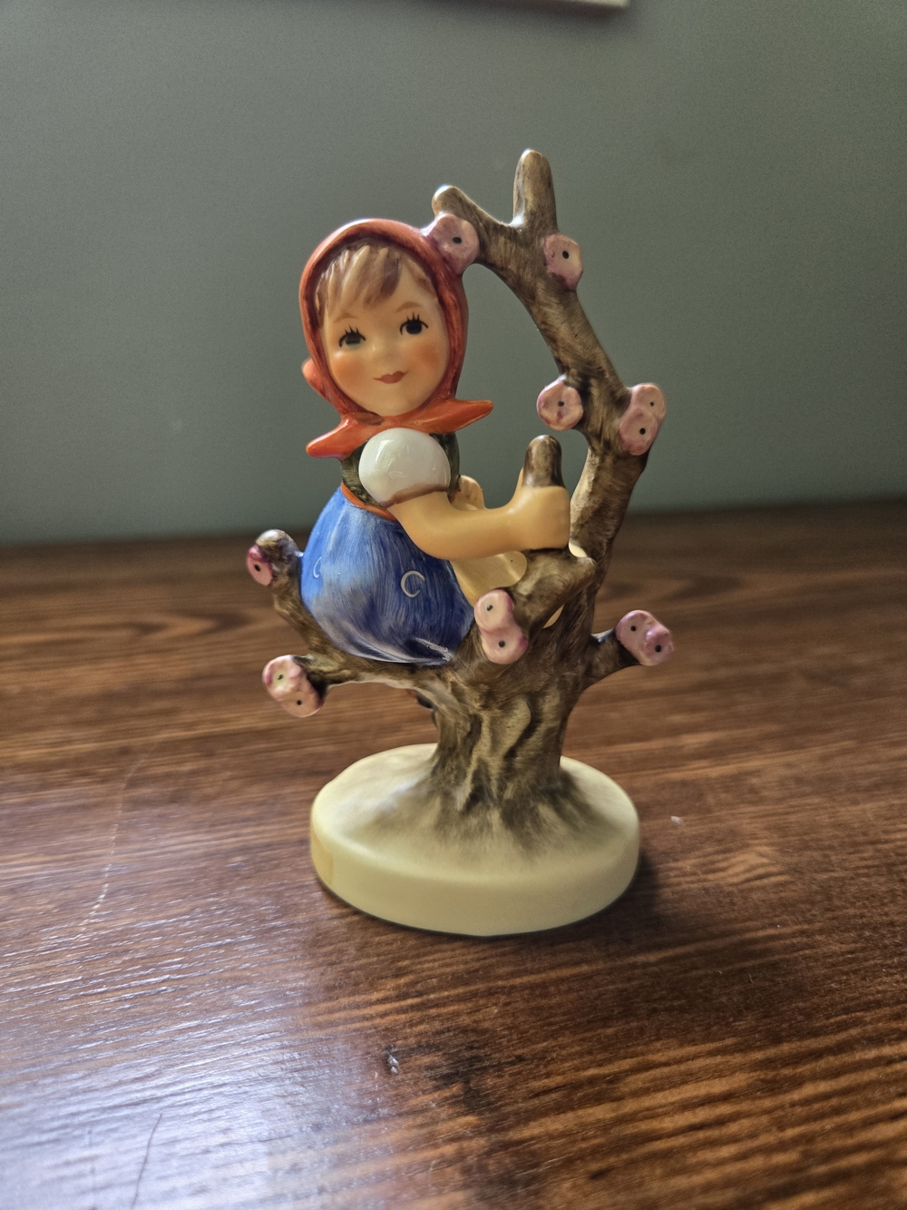 Hummel -- Apple Tree Girl 2000